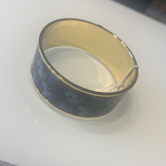 COACH HORSE 🩵 💙 🤍🐎 & CARRIAGE BANGLE - Picture 2 of 3